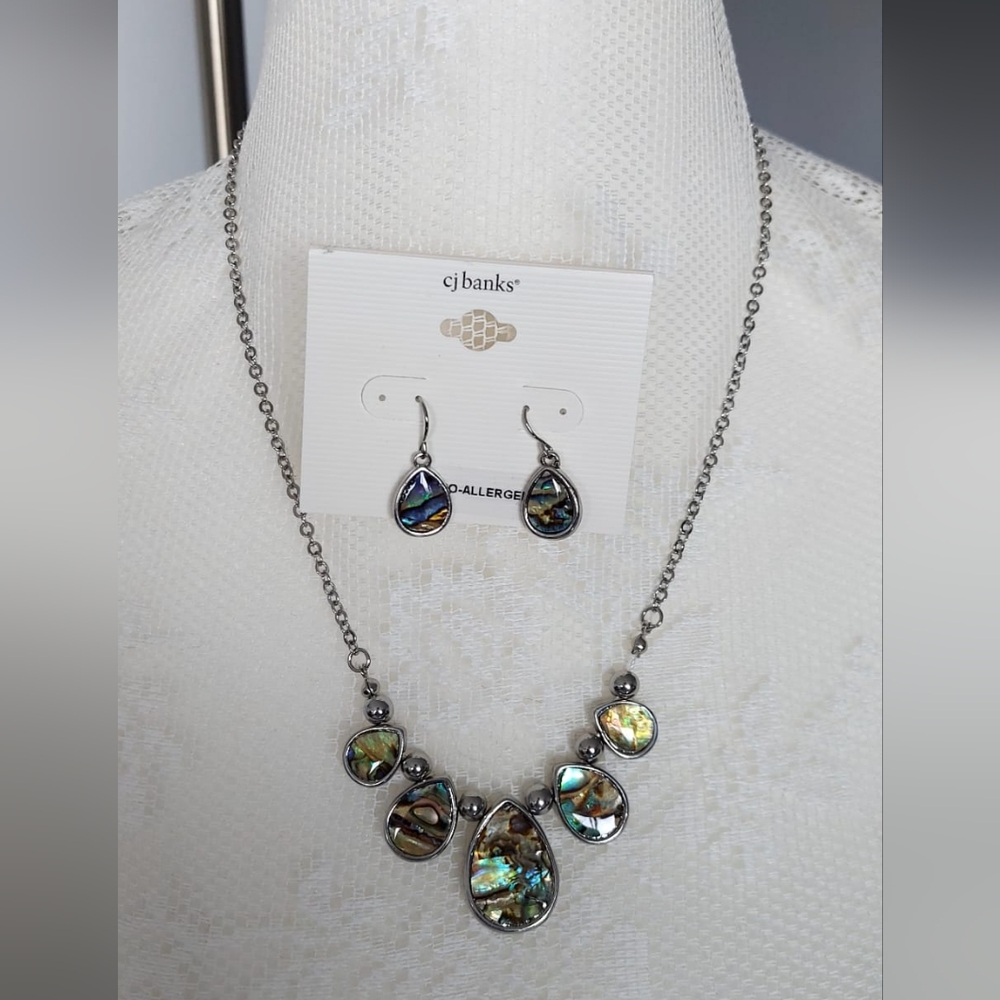 New necklace with earrings